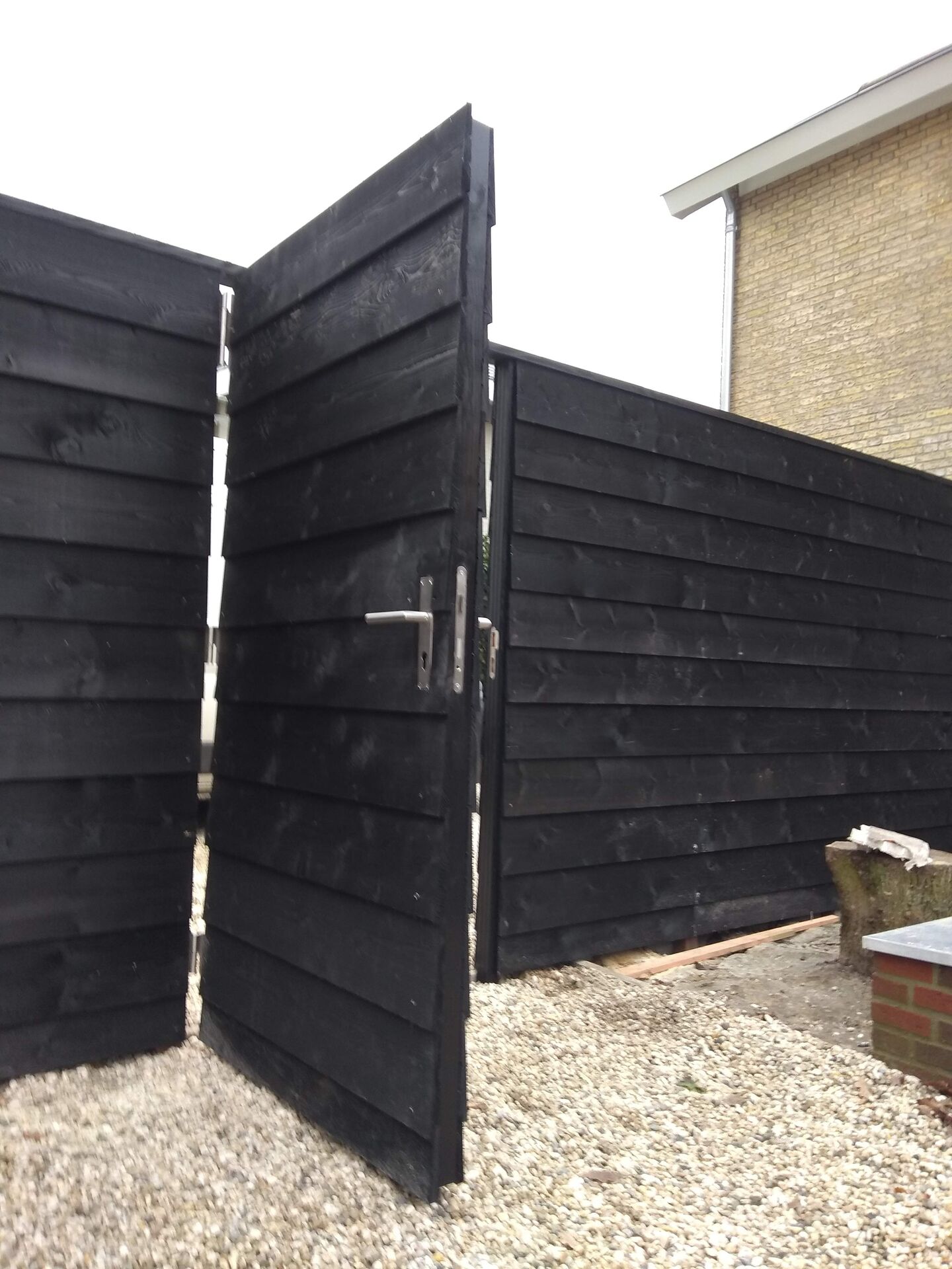 Douglas schutting met poort detail